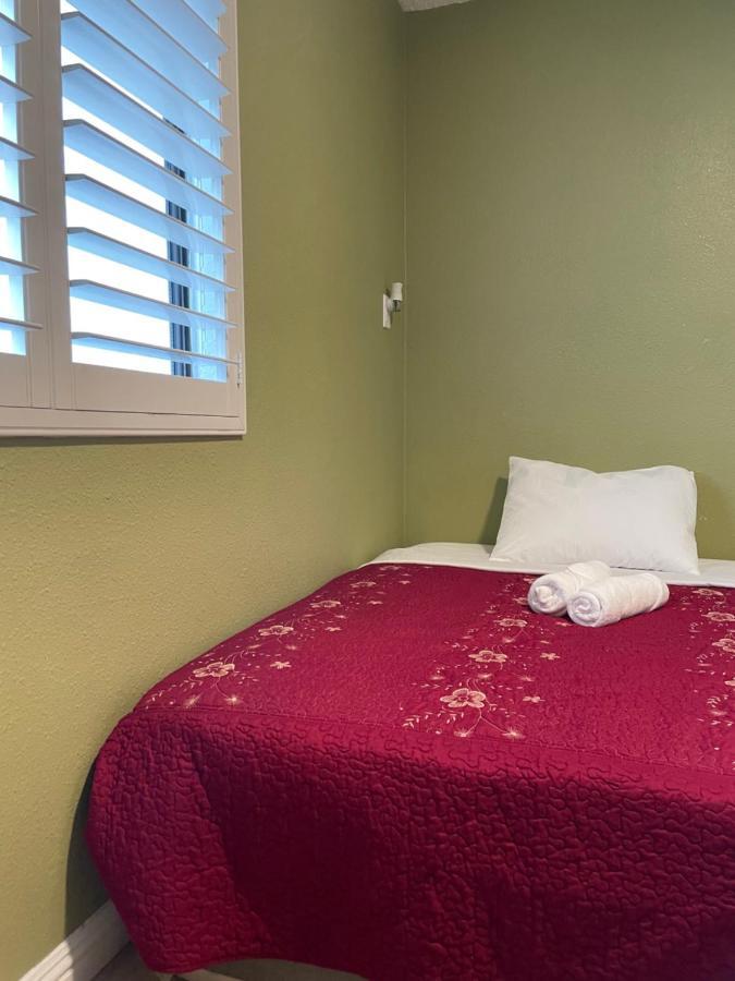 Private Room In Los Angeles With Ac, Strong Wifi, Smart Tv, Work Desk Near Sofi Stadium Esterno foto